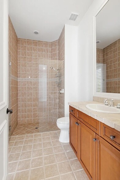 Casita Bath - 17550 Circle Pond Ct