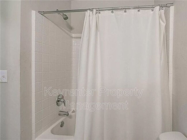 Building Photo - 805 Hallow Oak Ct