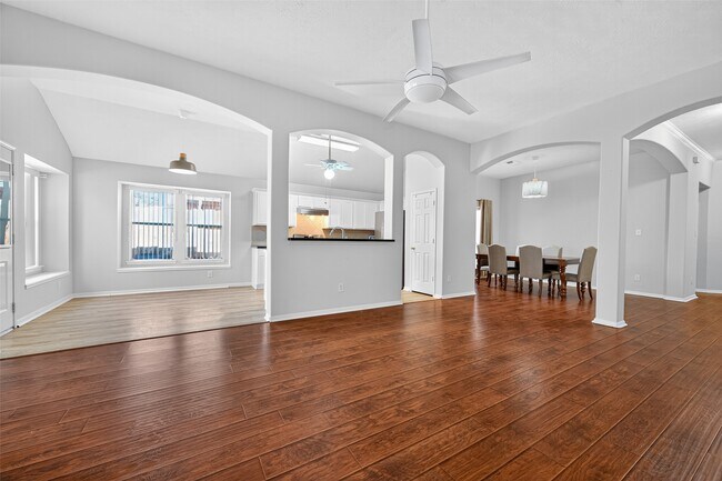 Building Photo - 14007 Hillingdale Ln