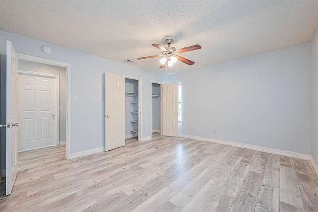 Building Photo - 2115 Streamcrest Ln