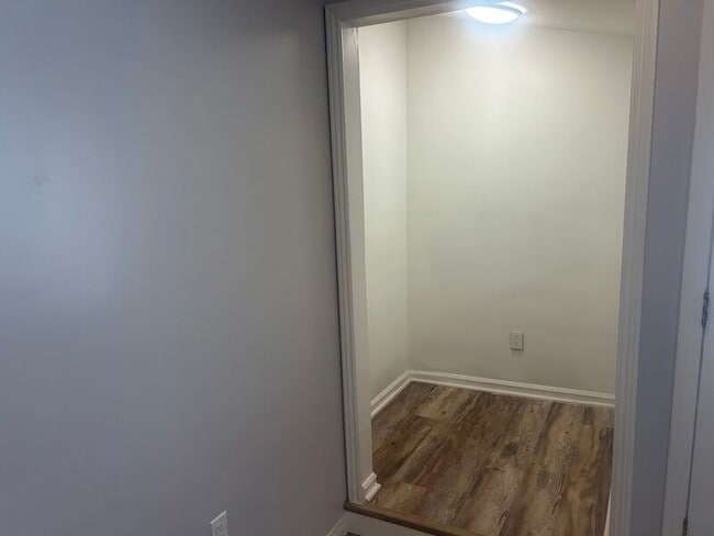 Building Photo - 2823 Hyperion Ave