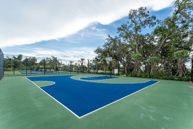 Building Photo - Spacious & Beautifully designed 4 Bedroom/...