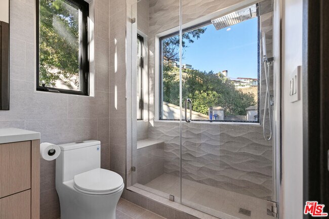 Building Photo - 6380 Meadows Ct