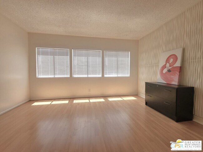 Building Photo - 277 E Alejo Rd