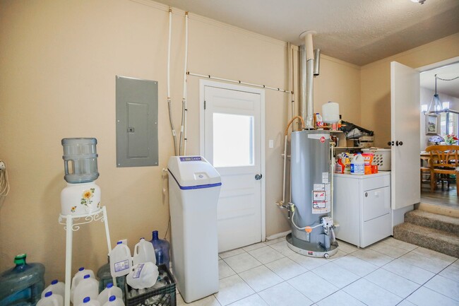 Building Photo - Three Bedroom Home with Plush Backyard