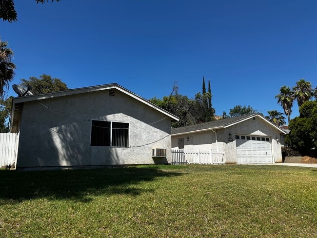 Building Photo - Riverside Home For Rent- 3 bedrooms!
