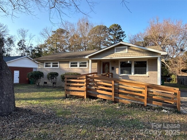 Building Photo - 1431 Woodhill Ln