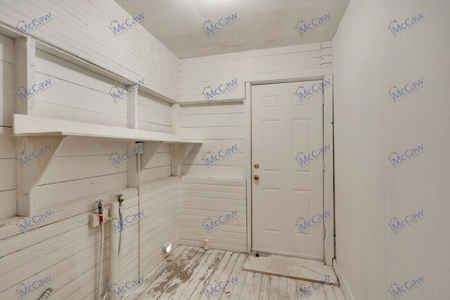 Building Photo - 2305 9th St