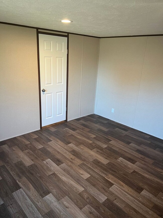 Building Photo - AVAILABLE NOW & SUPER close to Downtown Aynor!