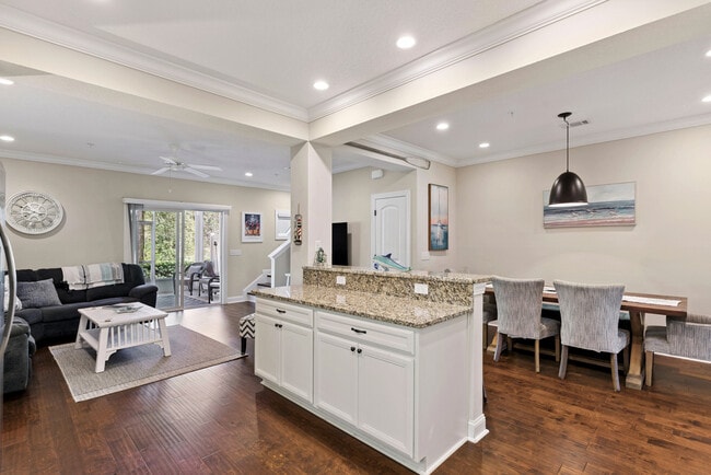 Building Photo - 807 Mariners Cir