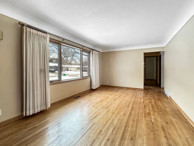 Building Photo - 4624 Maryland Ave N