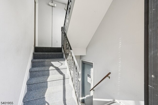 Building Photo - 421 Bloomfield Ave