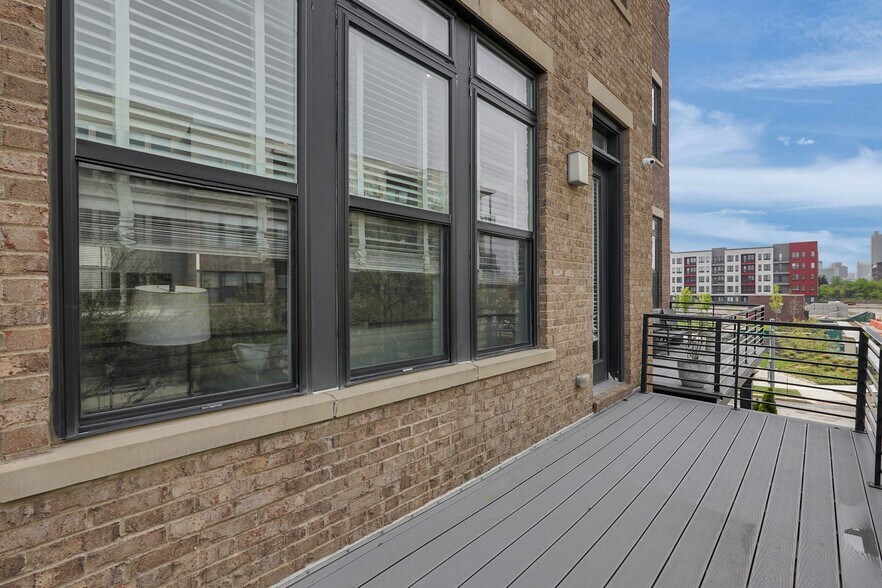 2 Floor Balcony - 754 N 6th St