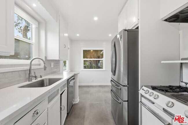 Building Photo - 4236 Elenda St