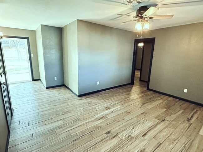 Building Photo - 2114 Allenhurst St