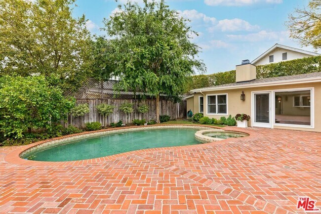 Building Photo - 4211 W Toluca Lake Ln