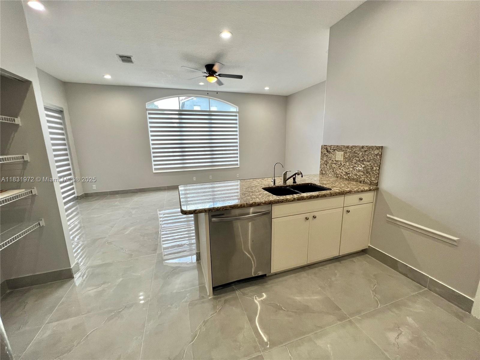 Building Photo - 3810 SW 51st St