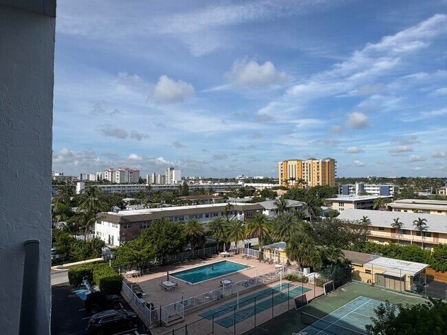 Building Photo - 1009 N Ocean Blvd