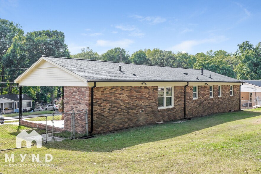 Building Photo - 310 Witten Ln