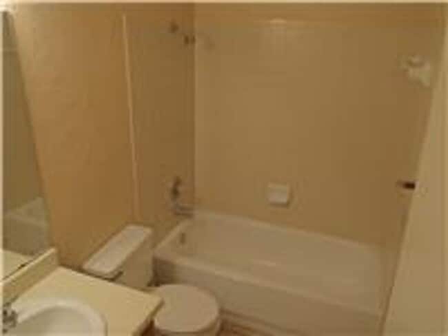 Building Photo - 1033