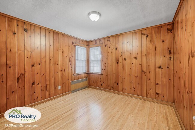 Building Photo - 3 Bedroom Home in St. Paul