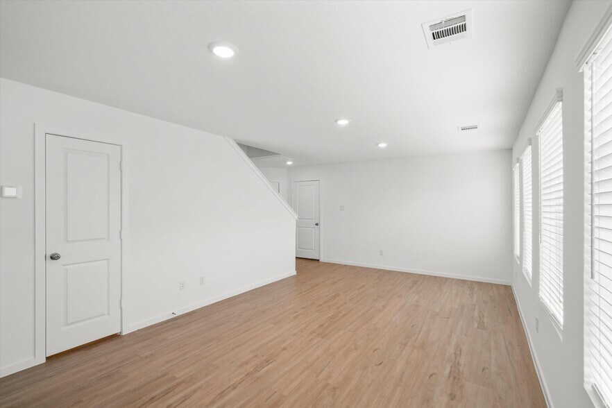 Building Photo - 3167 Savannah Rose Dr