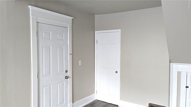 Building Photo - 502 Main St