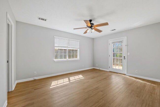 Building Photo - 4660 Bryant Rd