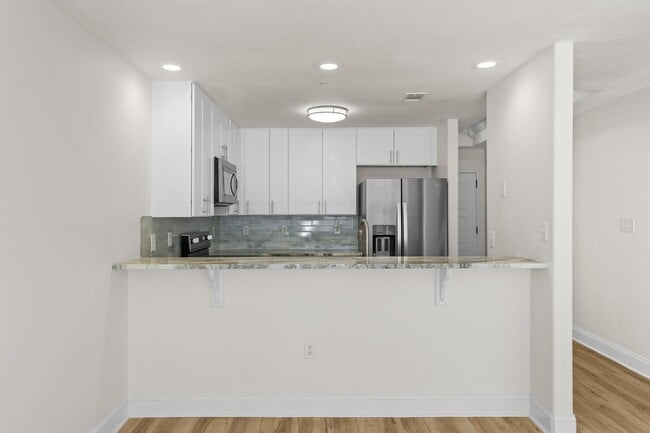 Building Photo - Upgraded First-Floor Condo in Old Bay Village – Located in Destin close to the Bay, Harbor and Be...