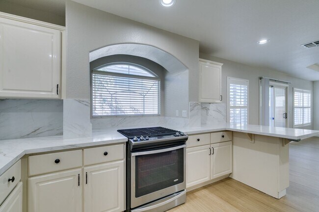 Building Photo - Fabulous Southern Highlands Property