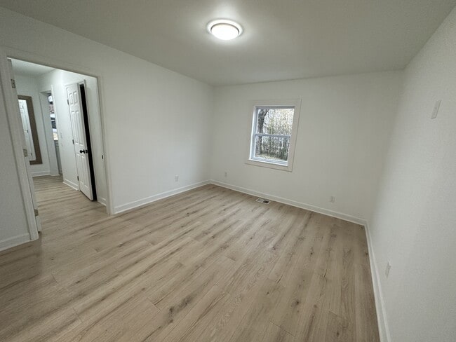 Building Photo - 519 Elgin St