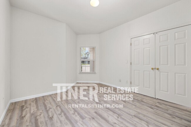 Building Photo - 51 Tulip Tree Cir