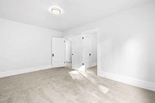 Building Photo - Stunning 5 bedroom home in Mt. Washington available June 1!