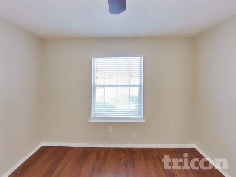 Building Photo - 1009 Ridge Top Dr
