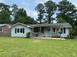 Building Photo - Cottage home, 5 minutes to Wrightsville Be...