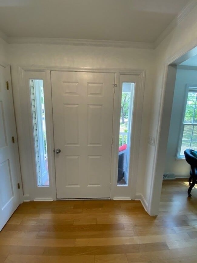 Building Photo - Welcome to this stunning fully furnished 4...