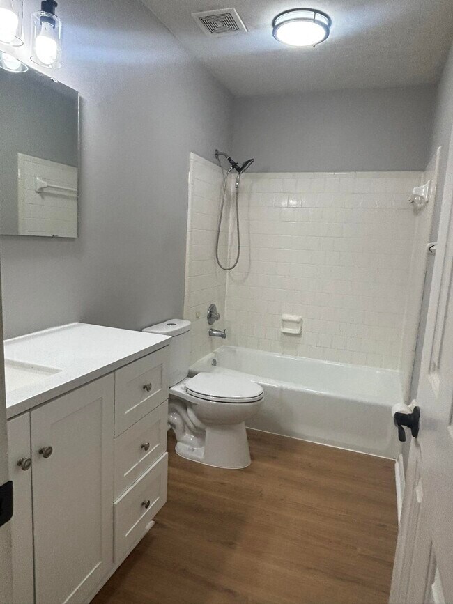 Building Photo - 3146 Oak Hammock Ct