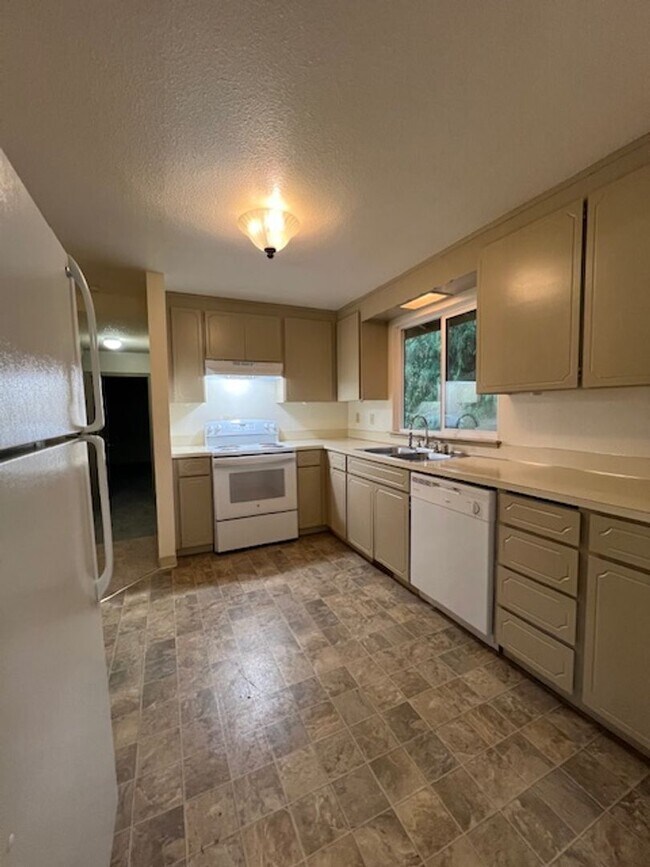 Building Photo - South Hill 3 bedroom house