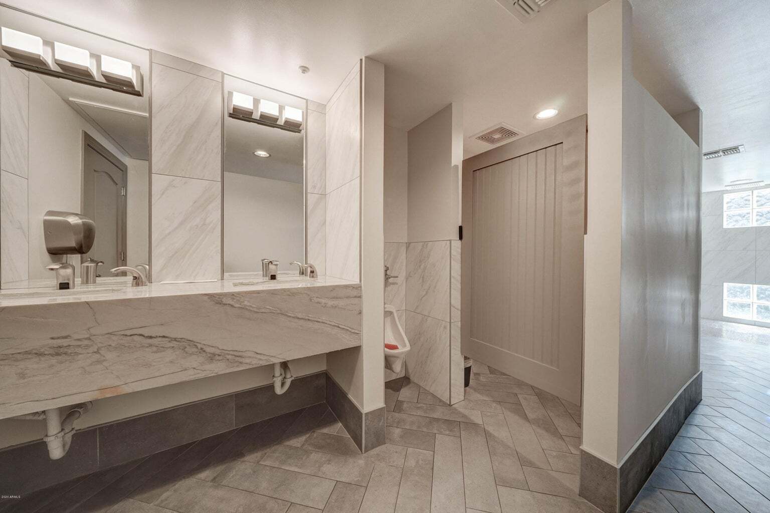 locker room for gym/ pool - 1701 E Colter St