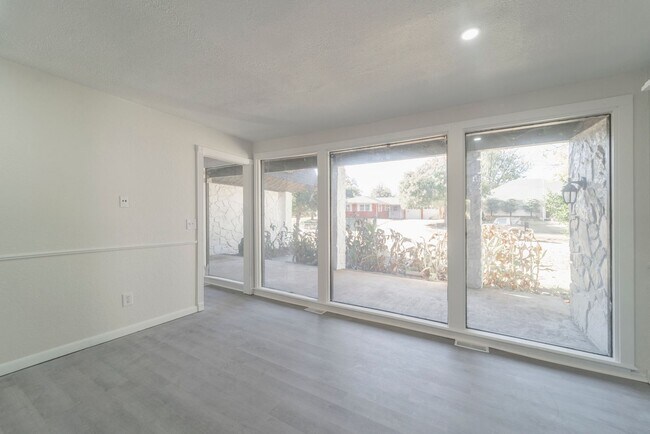 Building Photo - Opportunity Knocking with this HUGE home available for Rent to Own or Lease!