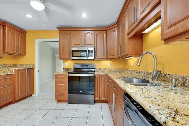 Building Photo - 49 Sandstone Cir