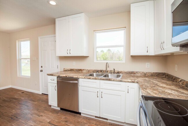 Building Photo - Knoxville 37849 - 3BR/2.5BA home with wash...