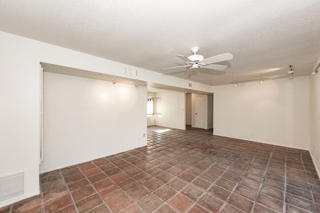 Building Photo - 2448 S Engler Ave