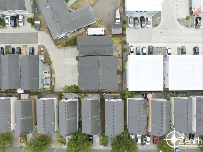 Building Photo - 5618 NE 74th Ct