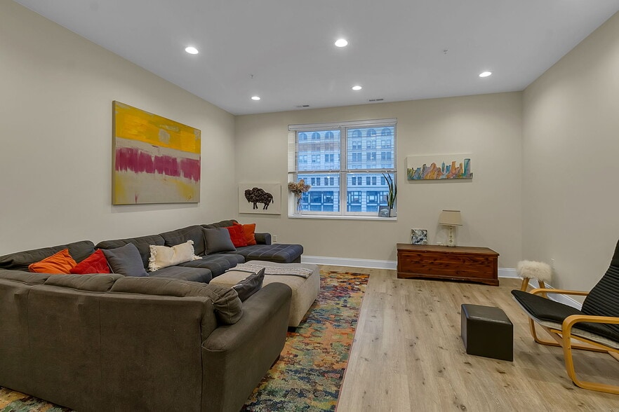 Building Photo - 251 Main St