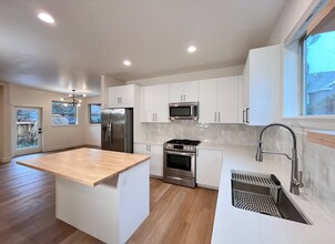 Building Photo - Modern Craftsman 4 Bedroom Home!