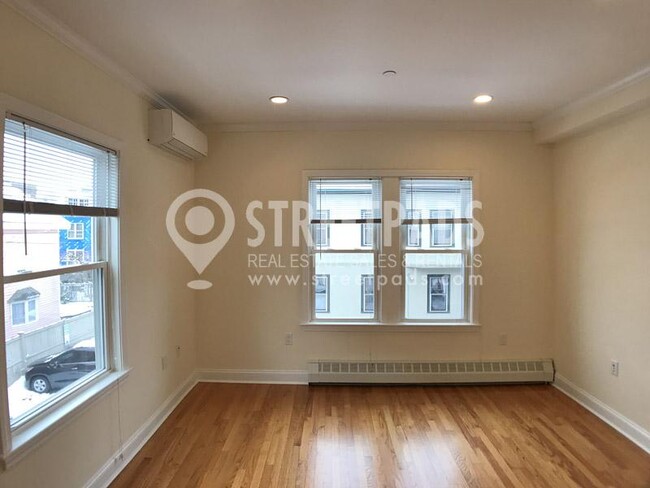 Building Photo - 3 bedroom in Cambridge MA 02138