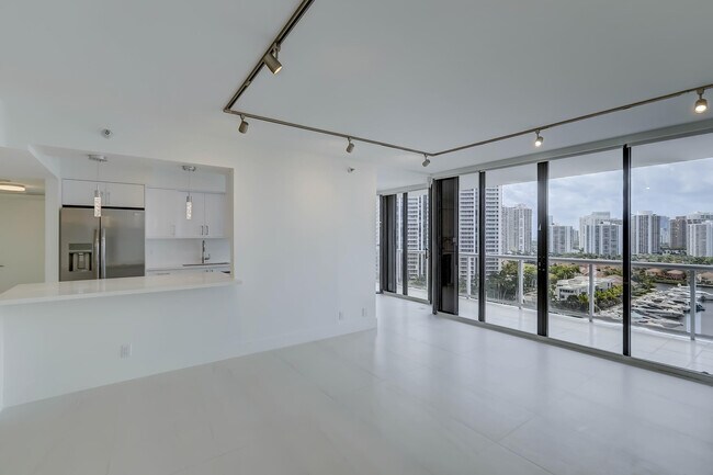 Building Photo - 3640 Yacht Club Dr