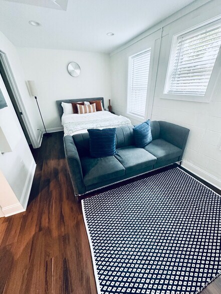 Building Photo - 107 David St