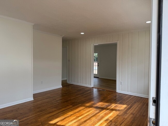 Building Photo - 1065 Nelson St